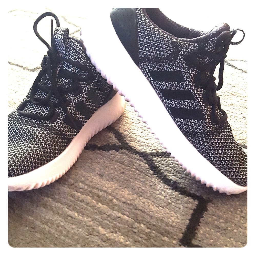 Adidas cloudfoam tennis shoes